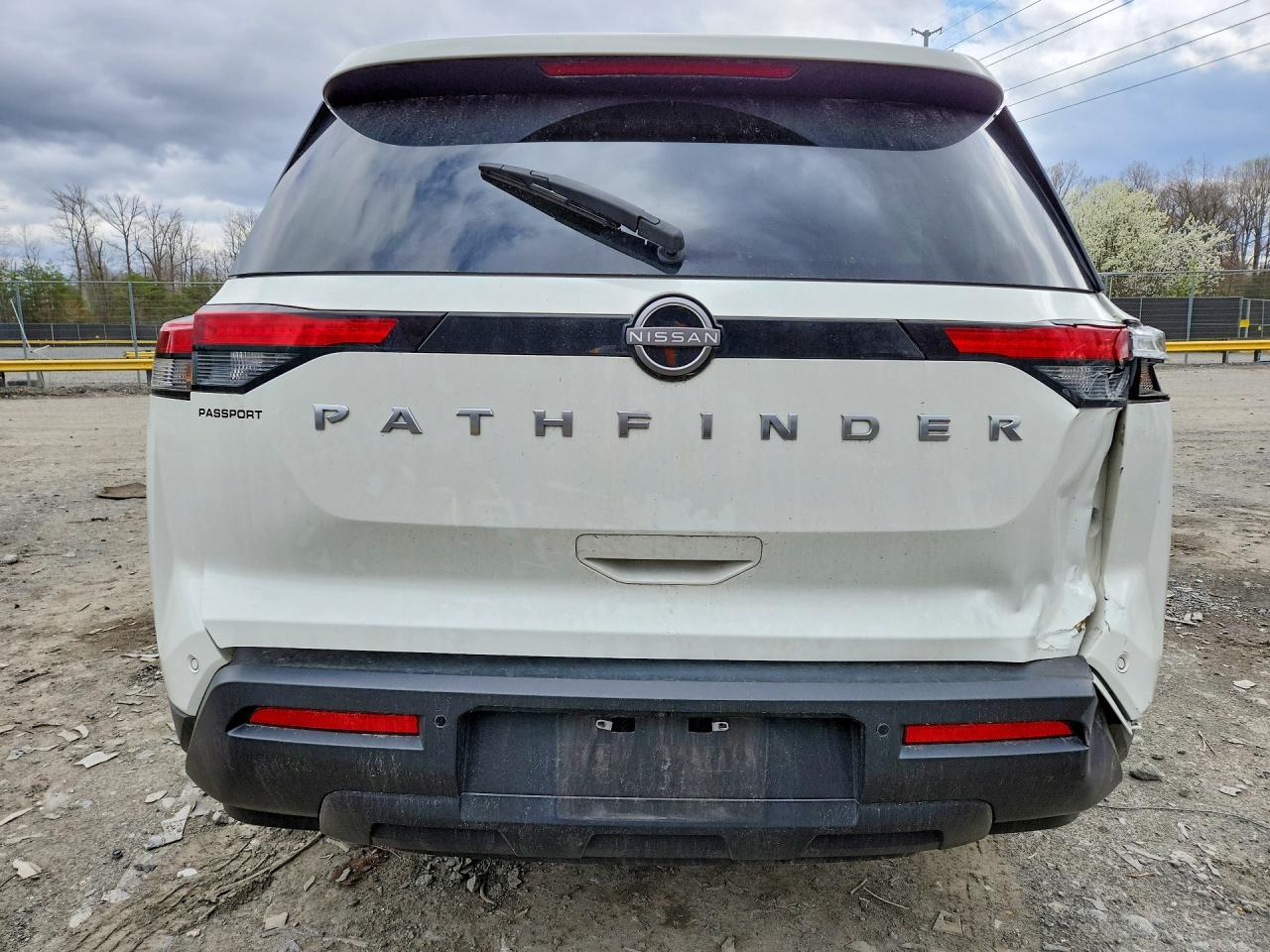 Nissan Pathfinder S