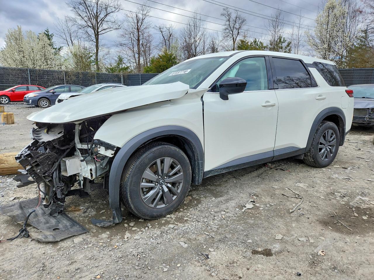 Salvage Nissan Pathfinder Image