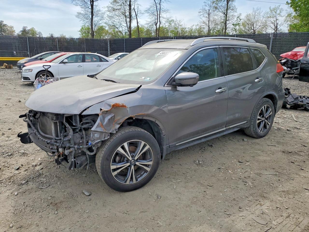 Salvage Nissan Rogue Image