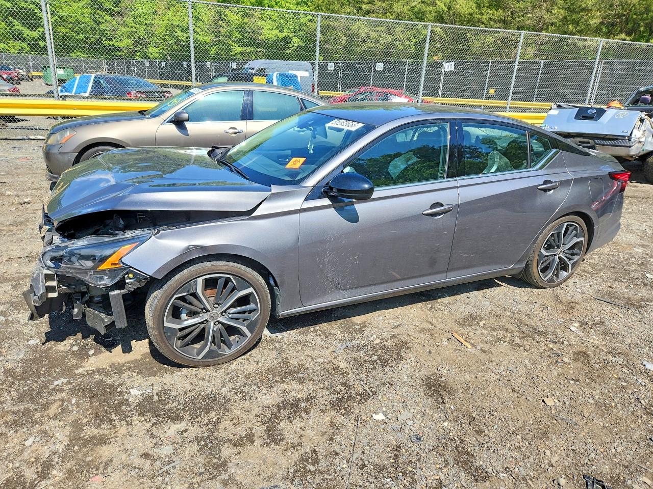 Salvage Nissan Altima Image
