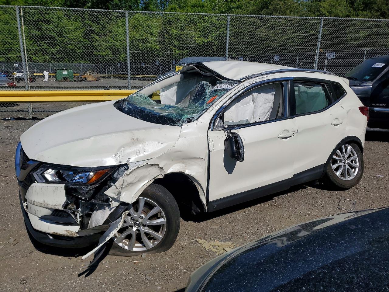 Salvage Nissan Rogue Image