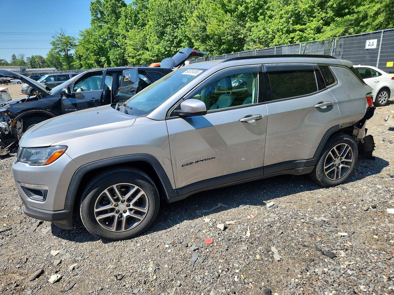 Salvage Jeep Compass Image