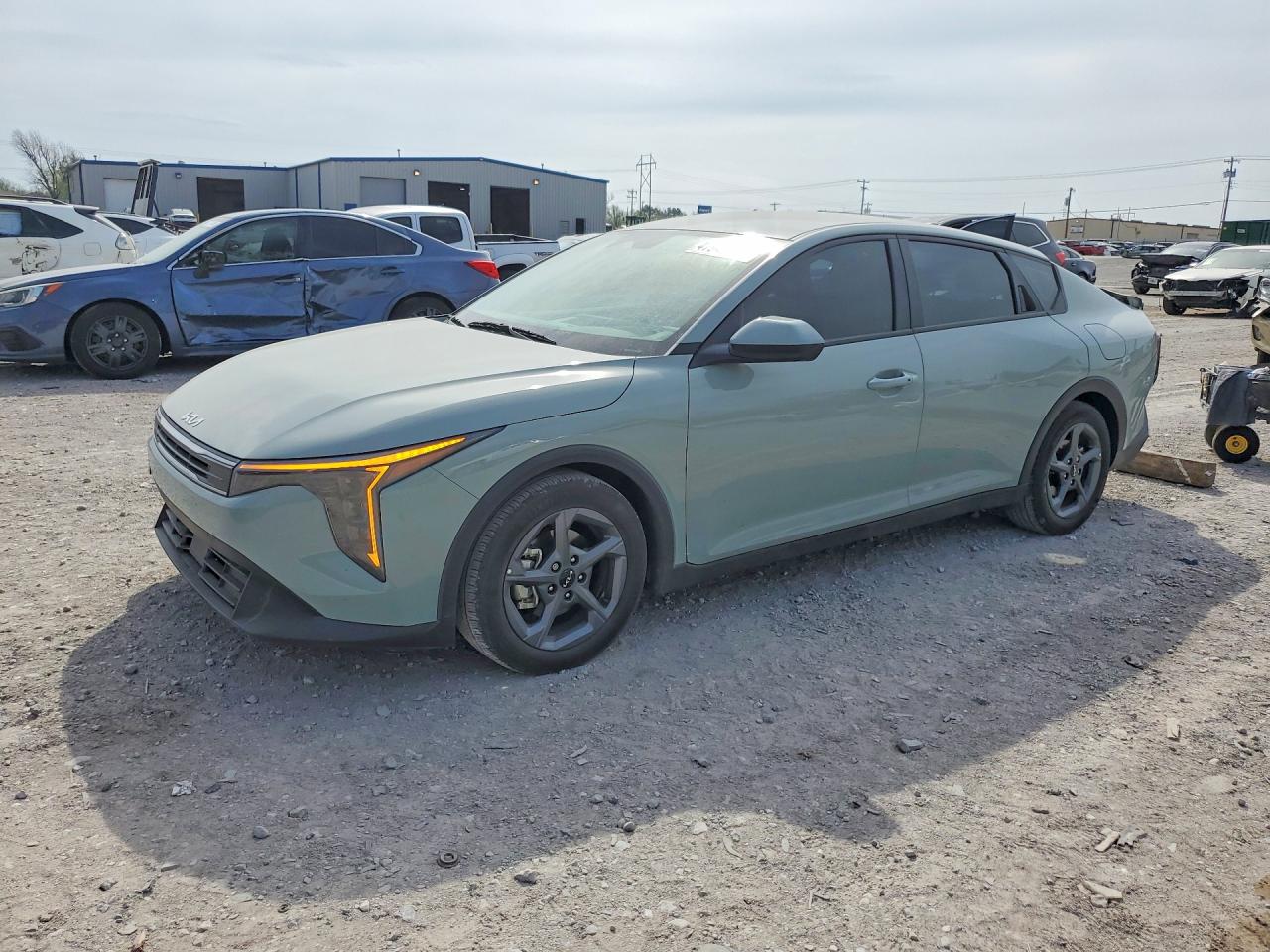Salvage Kia K4 Image