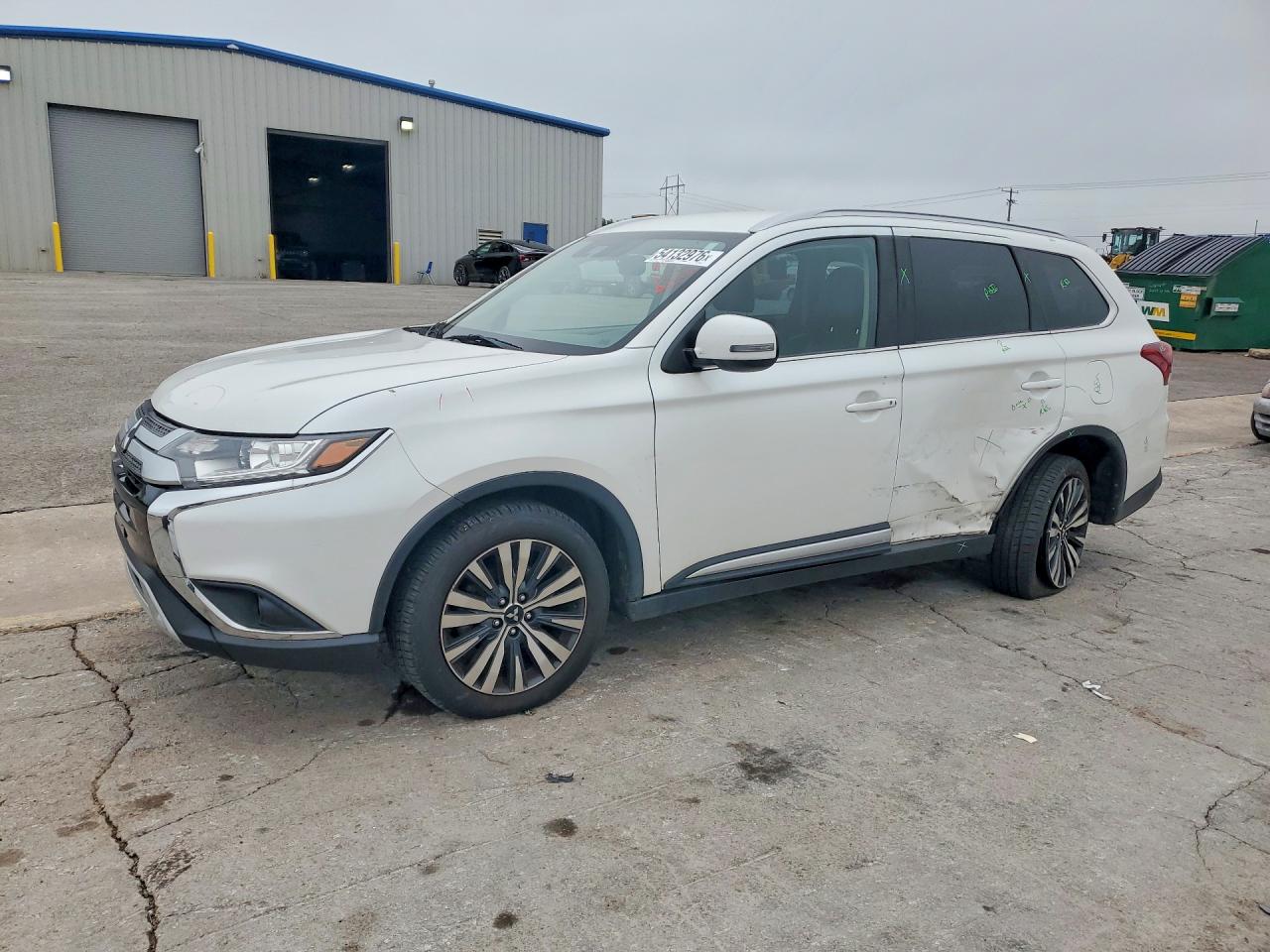 Salvage Mitsubishi Outlander Image