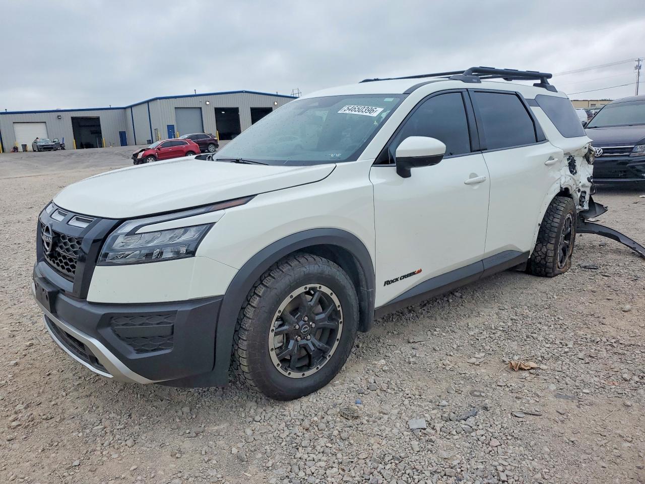 Salvage Nissan Pathfinder Image