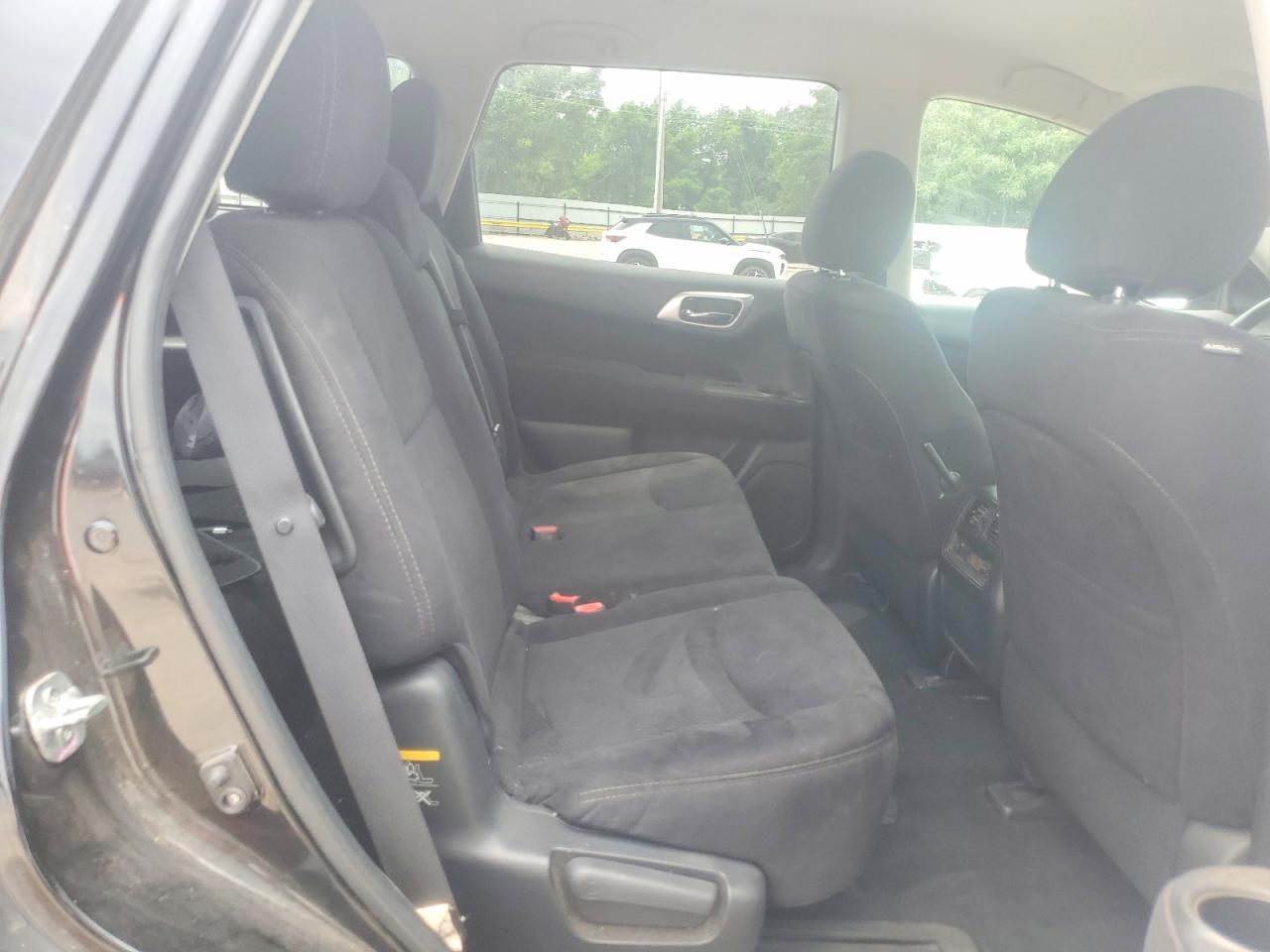 Nissan Pathfinder S