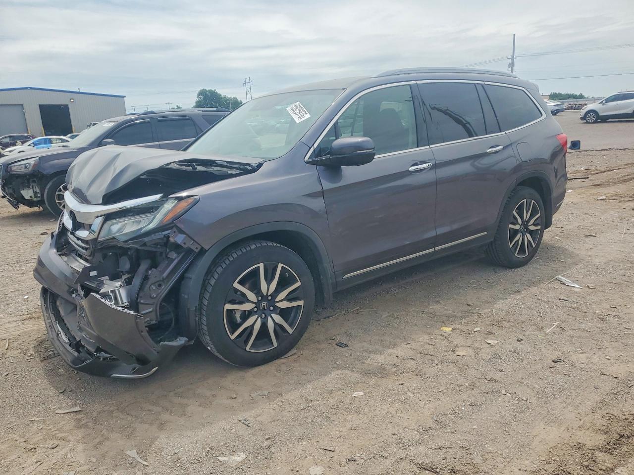 Salvage Honda Pilot Image