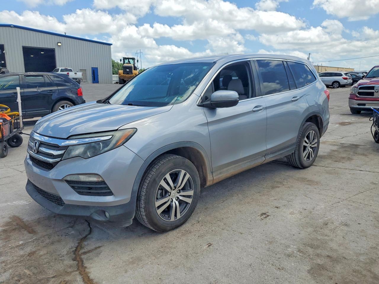 Salvage Honda Pilot Image
