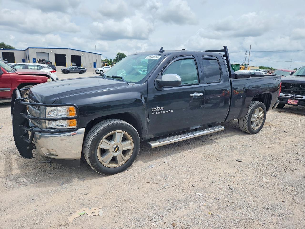Salvage Chevrolet Silverado Image