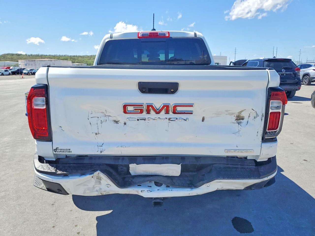 GMC Canyon Elevation