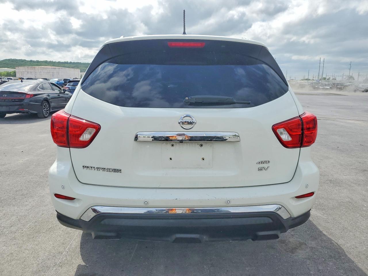 Nissan Pathfinder Sv
