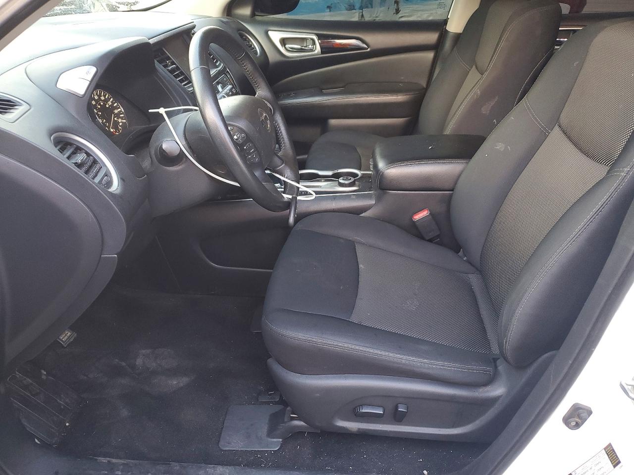 Nissan Pathfinder Sv