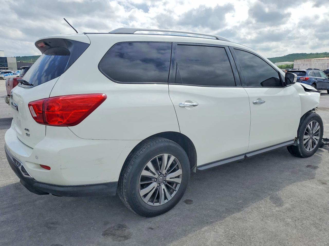 Nissan Pathfinder Sv