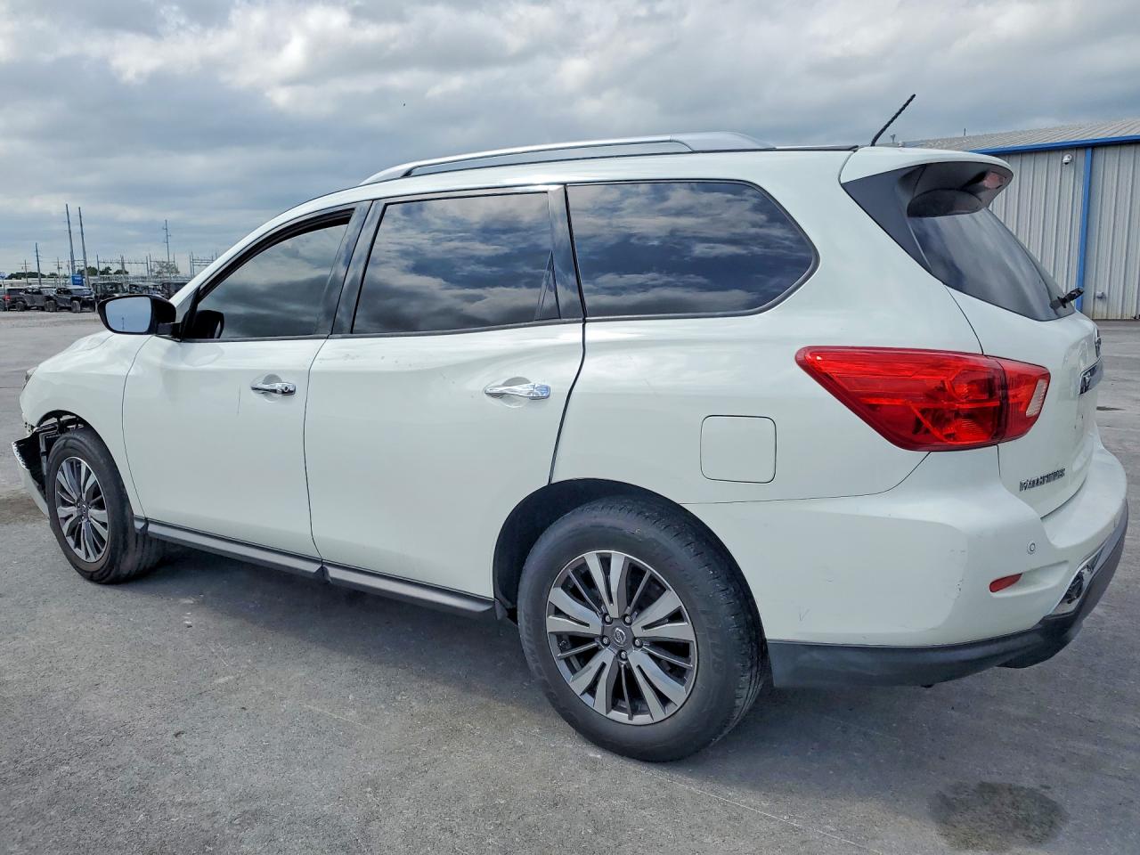 Nissan Pathfinder Sv