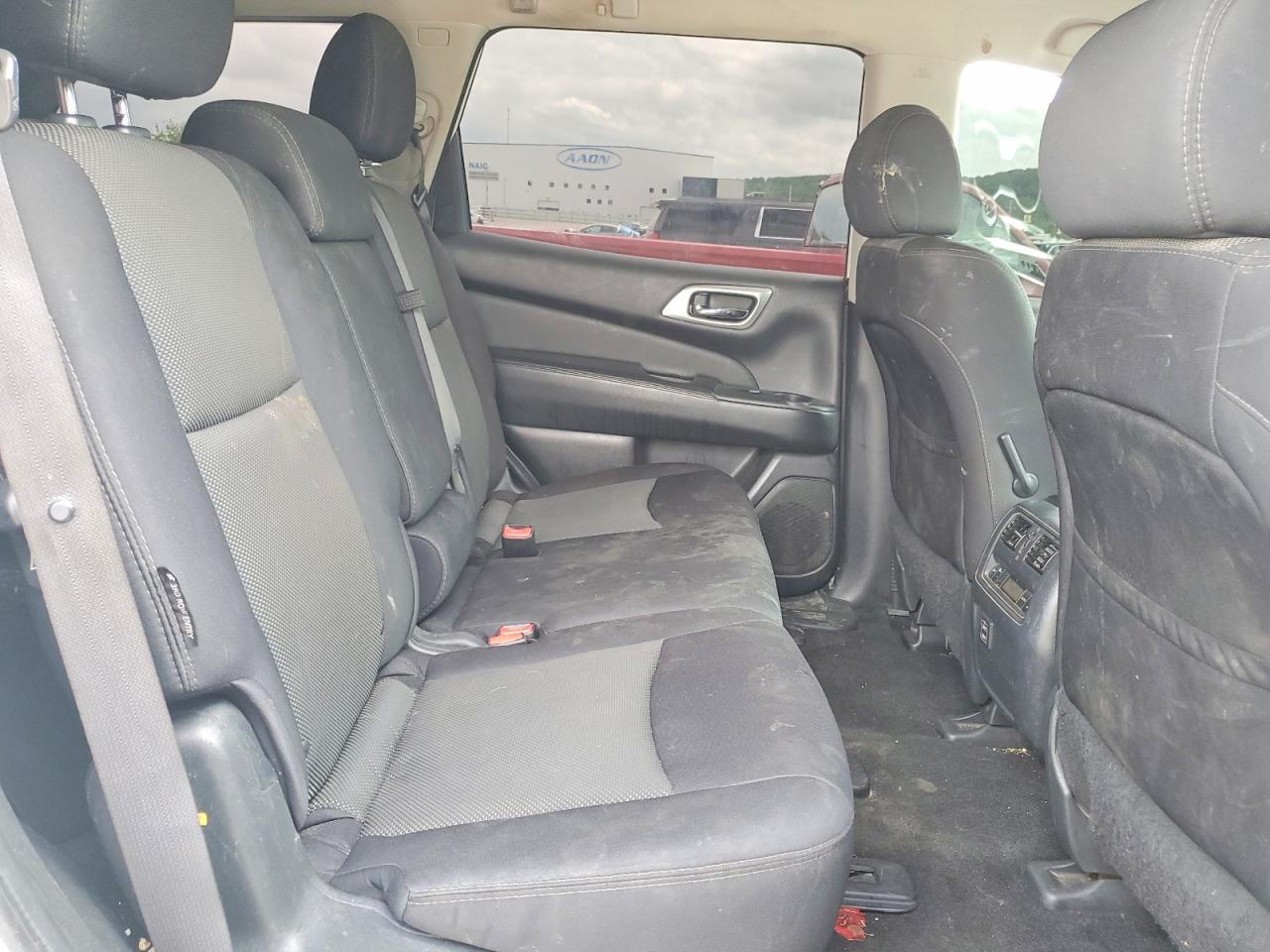 Nissan Pathfinder Sv