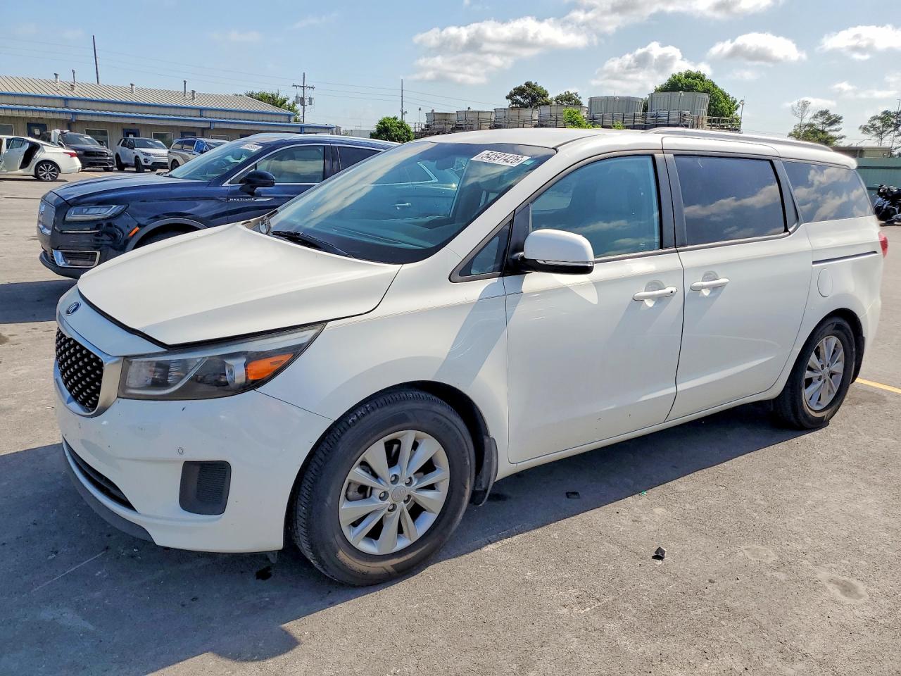 Salvage Kia Sedona Image