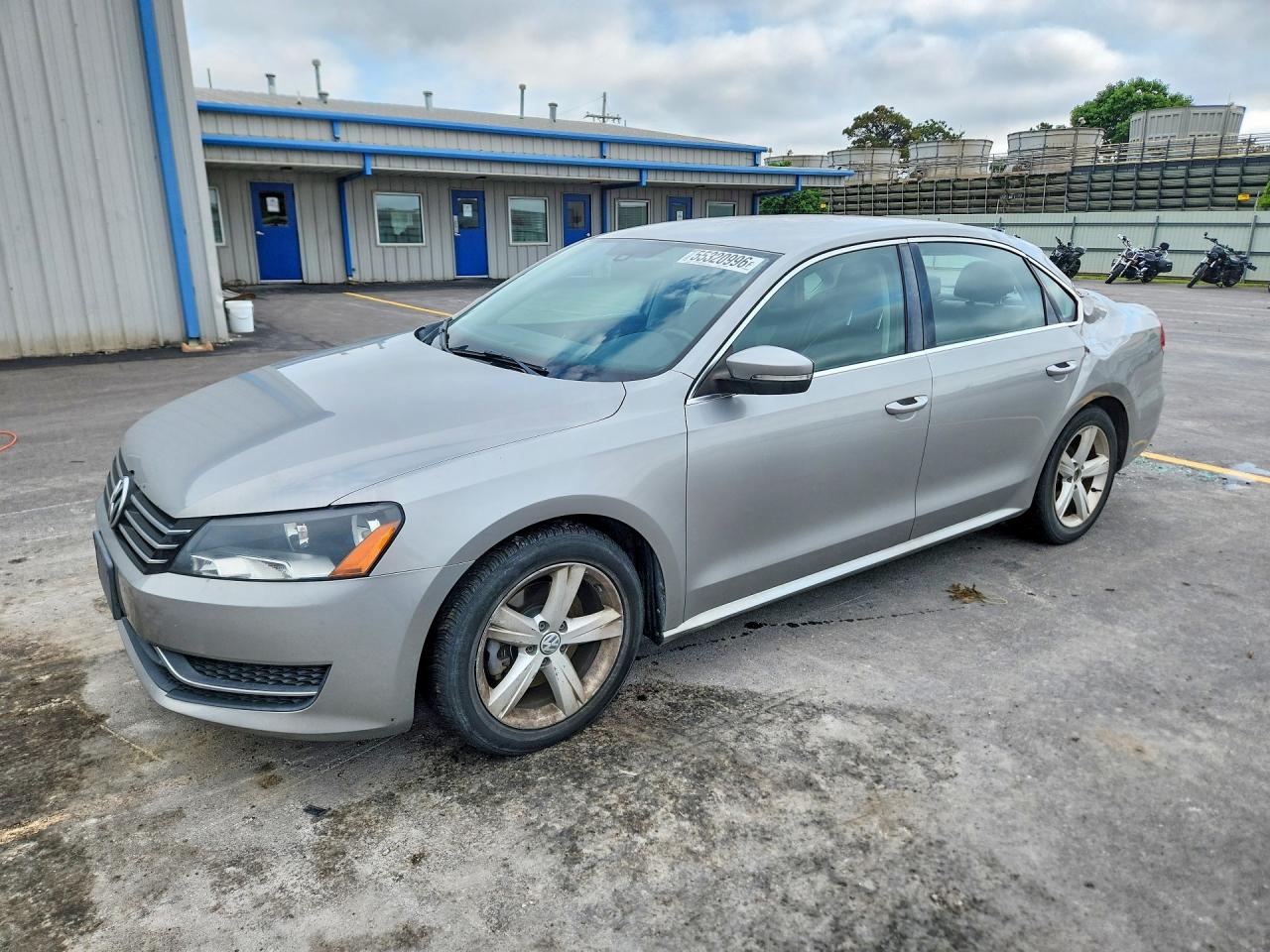 Salvage Volkswagen Passat Image