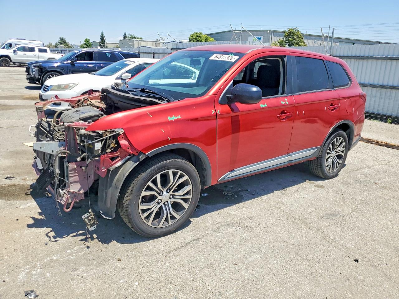 Salvage Mitsubishi Outlander Image