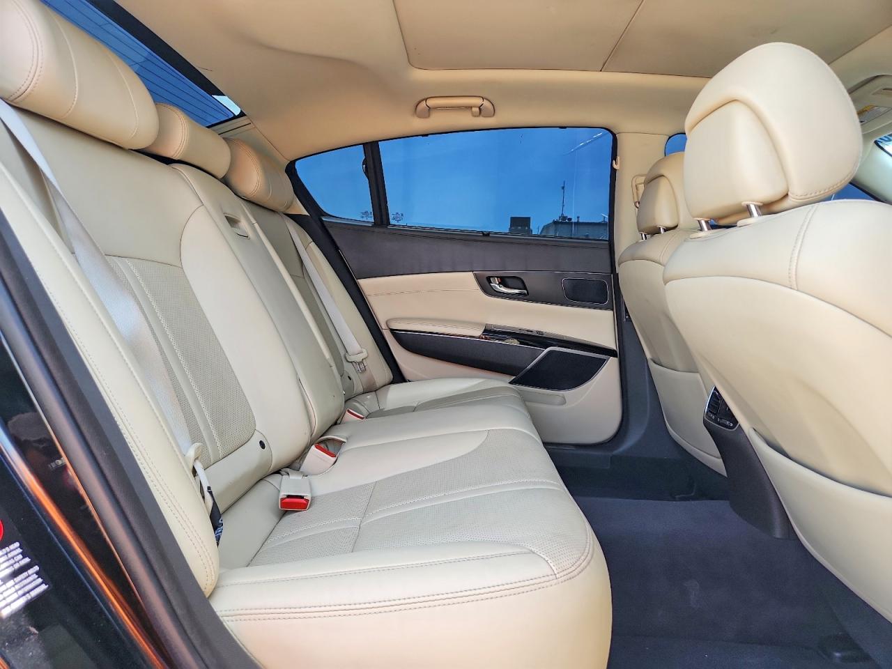 Kia K900 Luxury V6