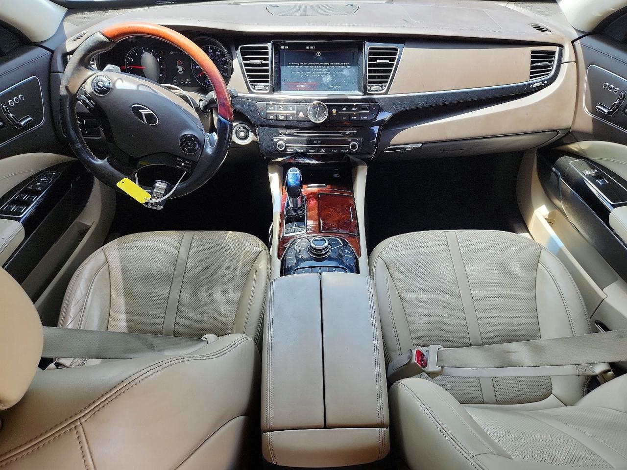 Kia K900 Luxury V6