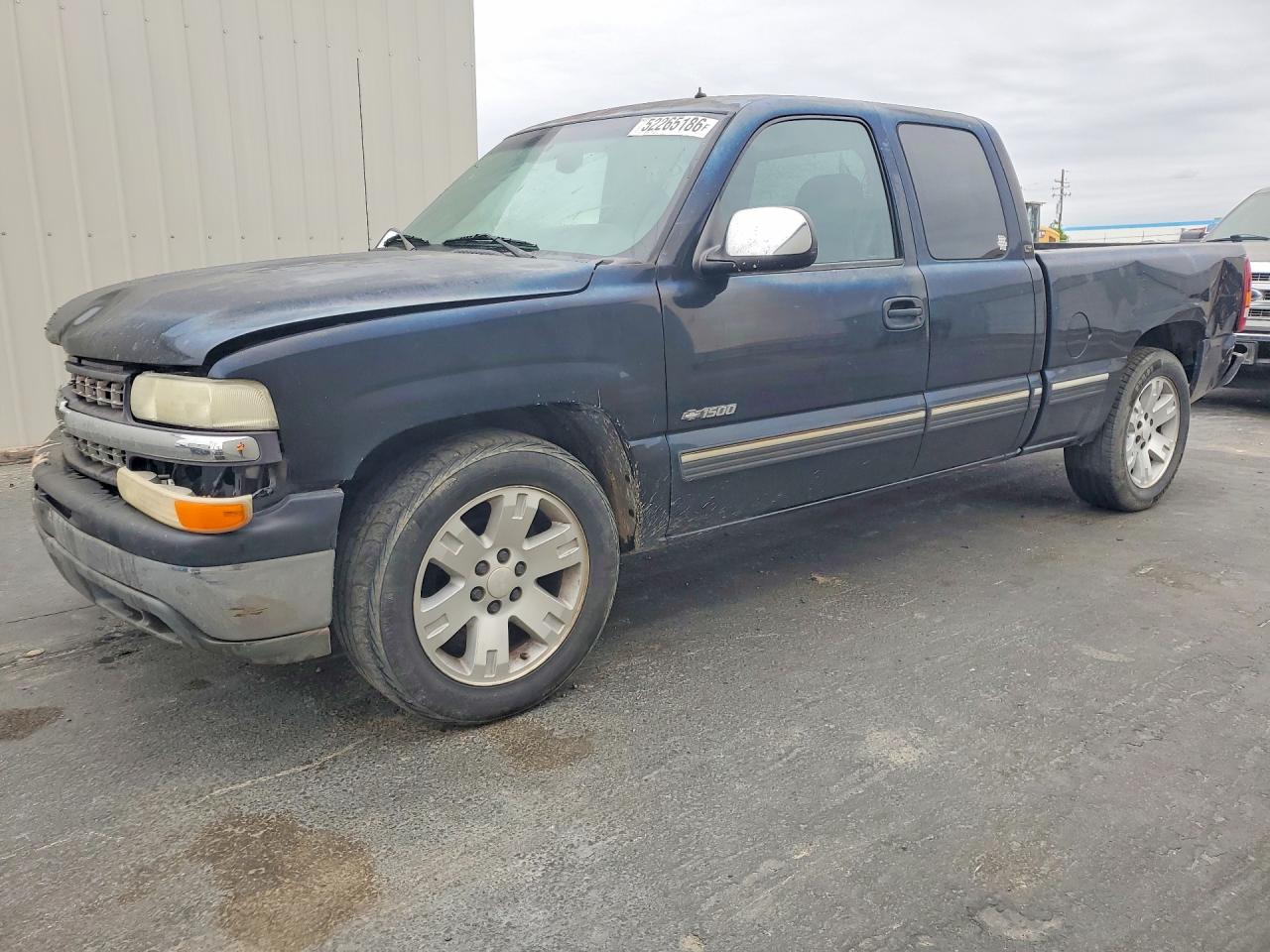 Salvage Chevrolet Silverado Image