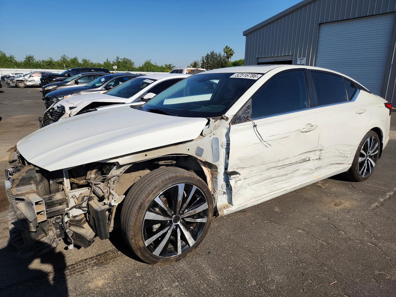 Salvage Nissan Altima Image