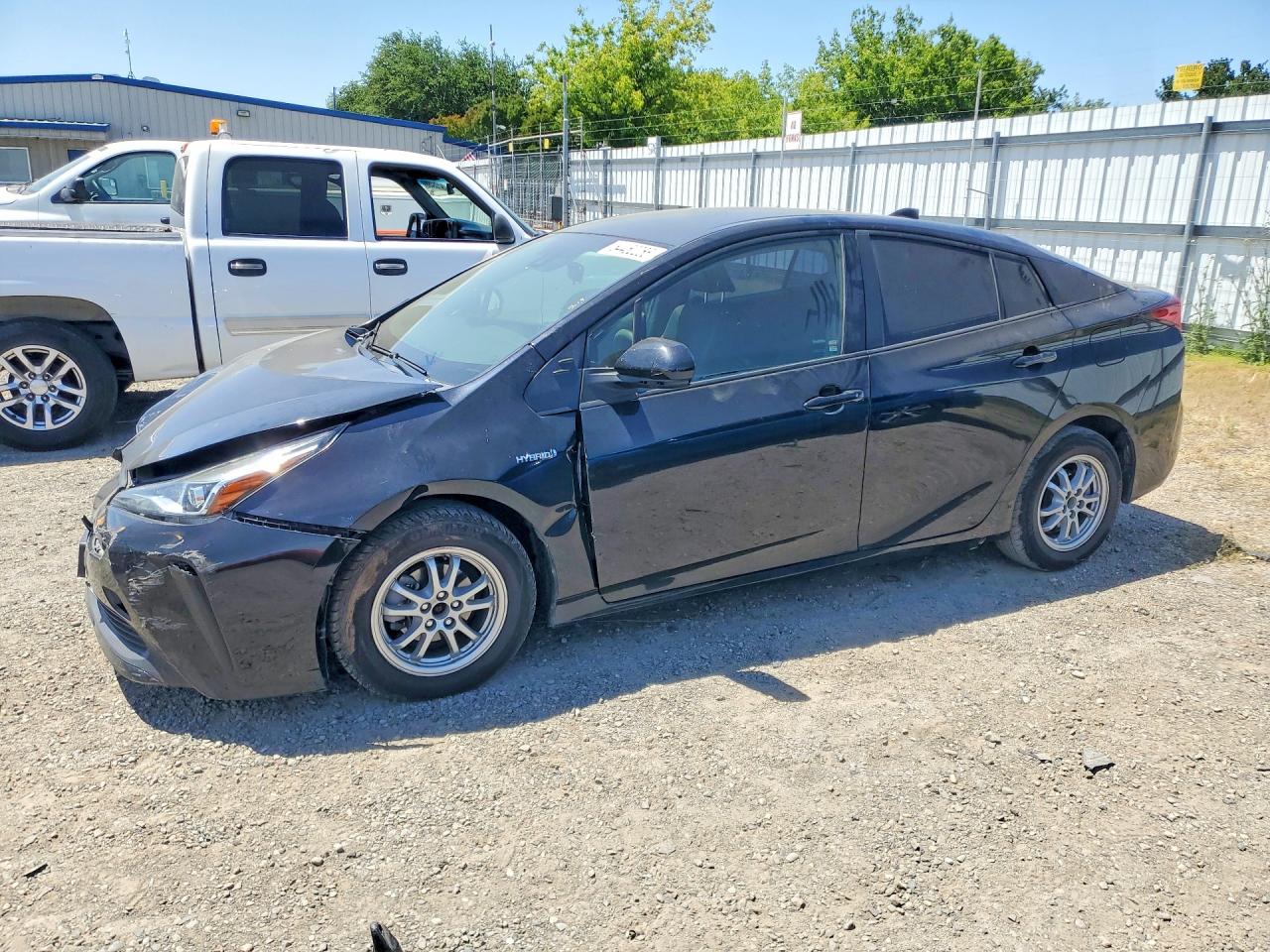 Salvage Toyota Prius Image