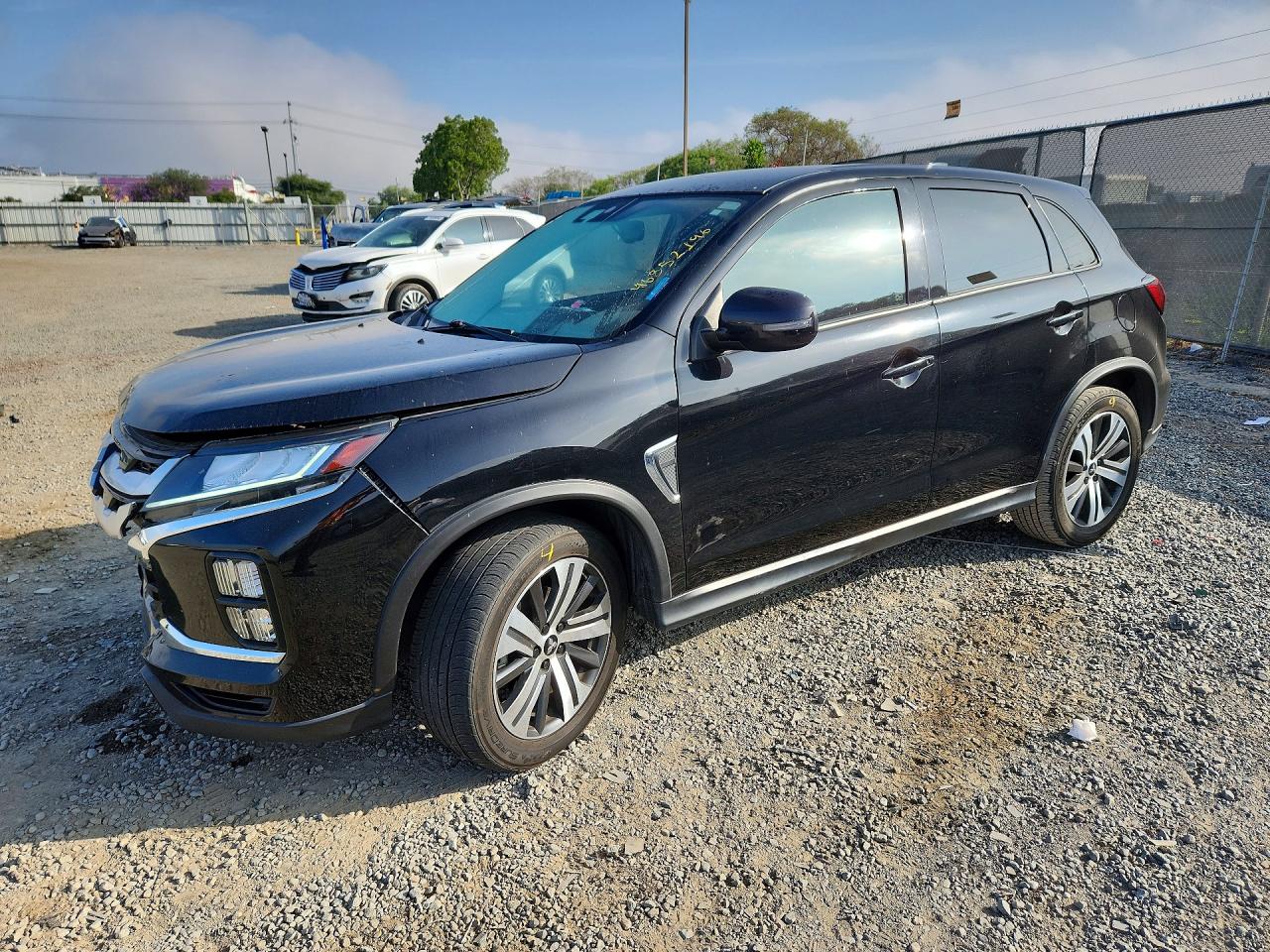 Salvage Mitsubishi Outlander Image