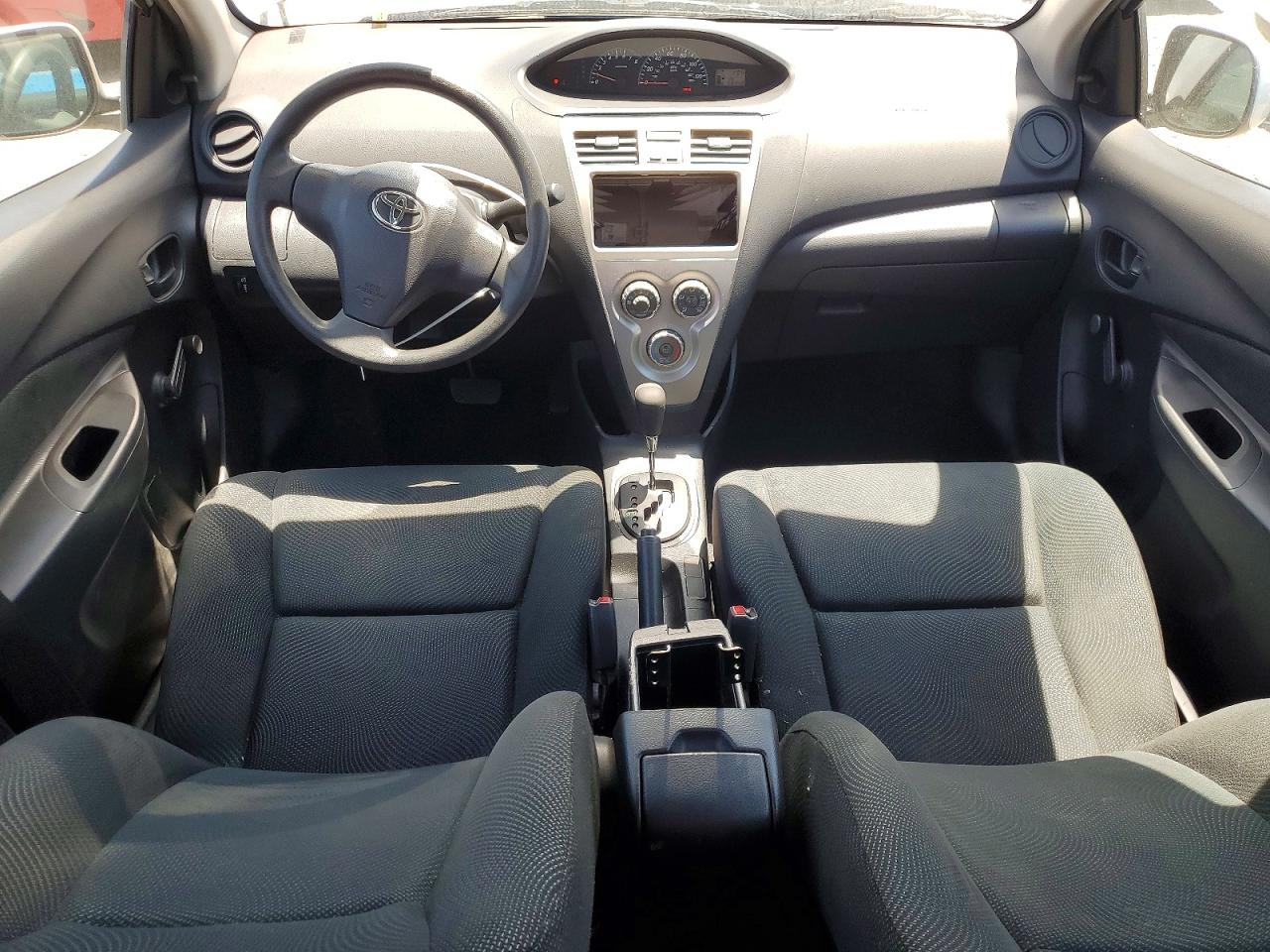 Toyota Yaris Base