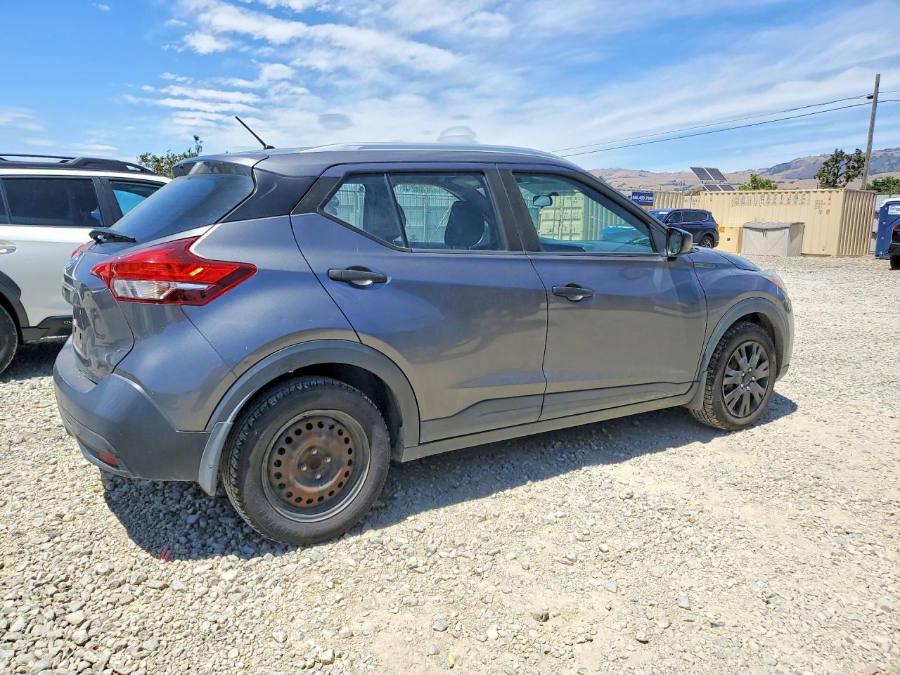 Nissan Kicks S