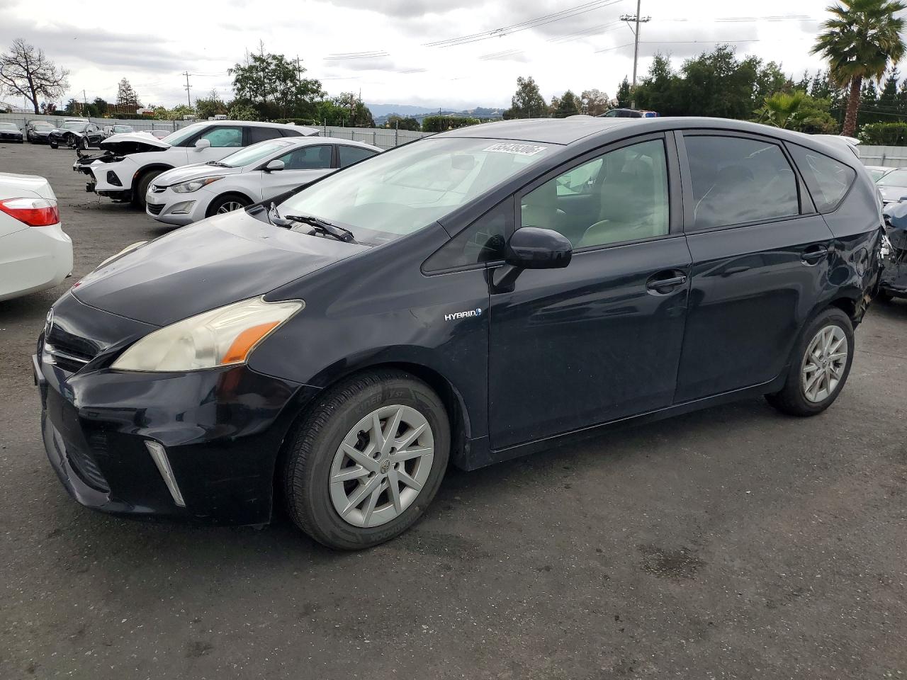 Salvage Toyota Prius Image