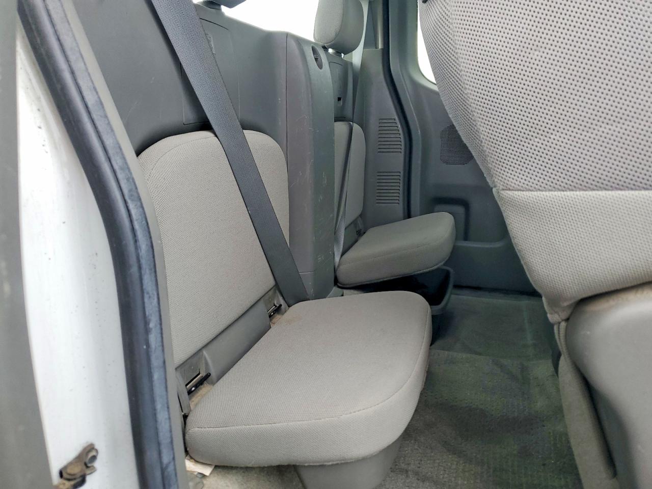Nissan Frontier S