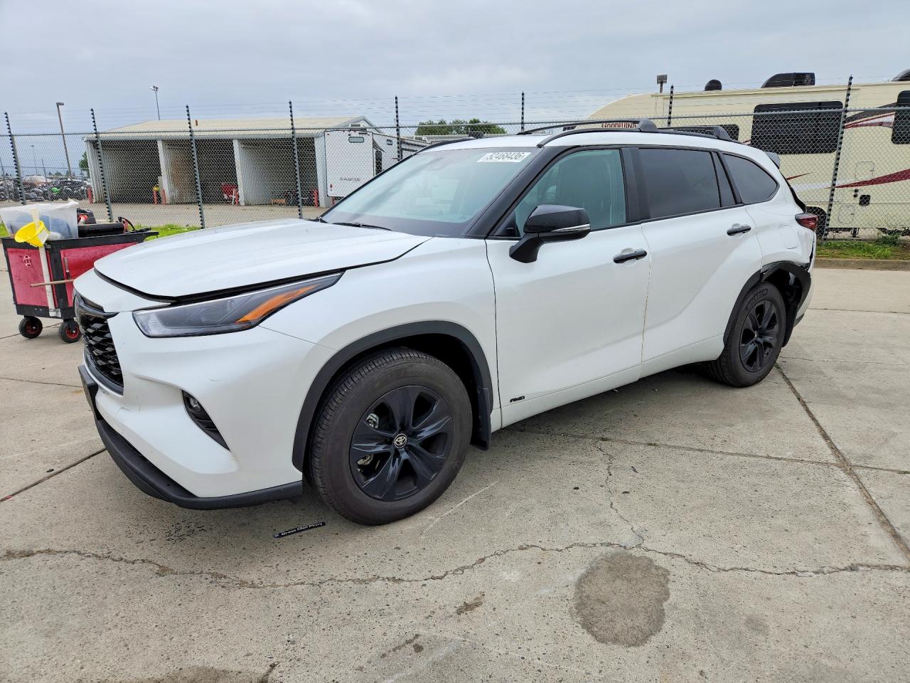 Salvage Toyota Highlander Image