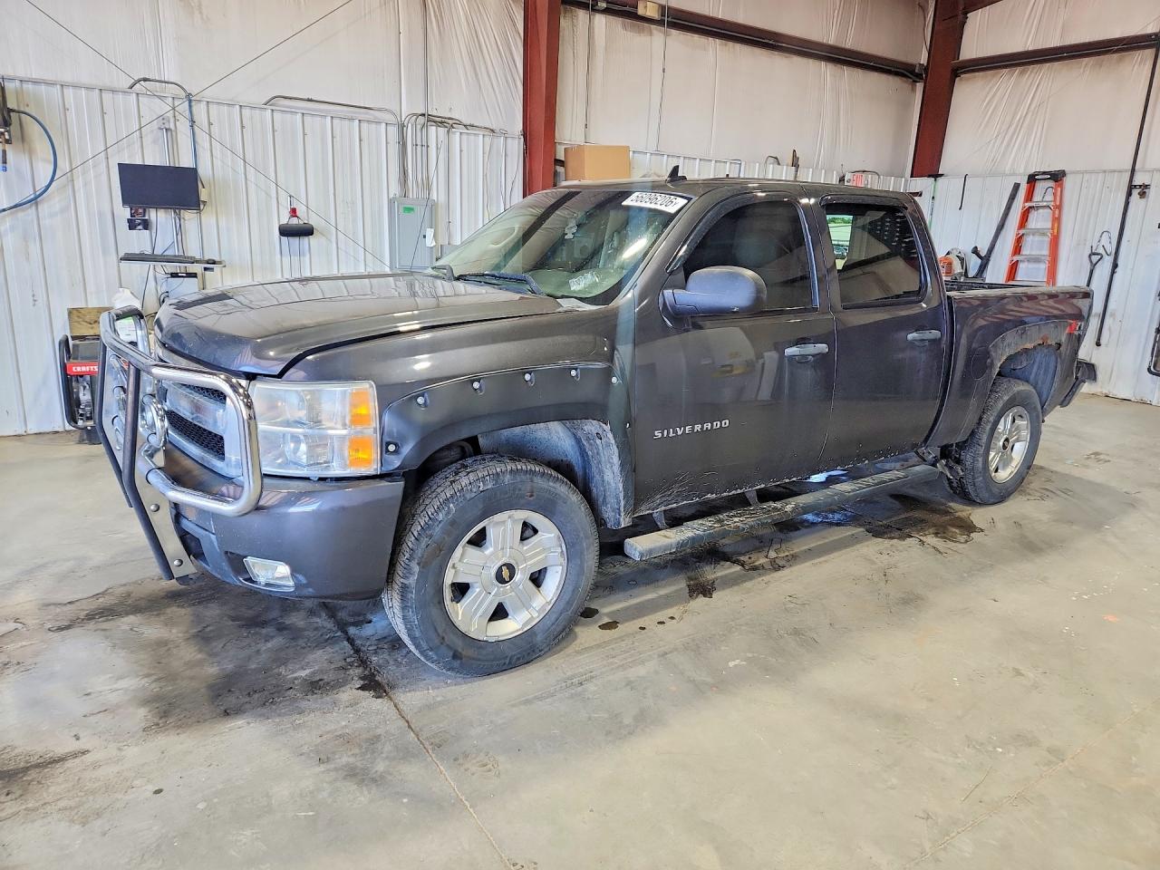 Salvage Chevrolet Silverado Image