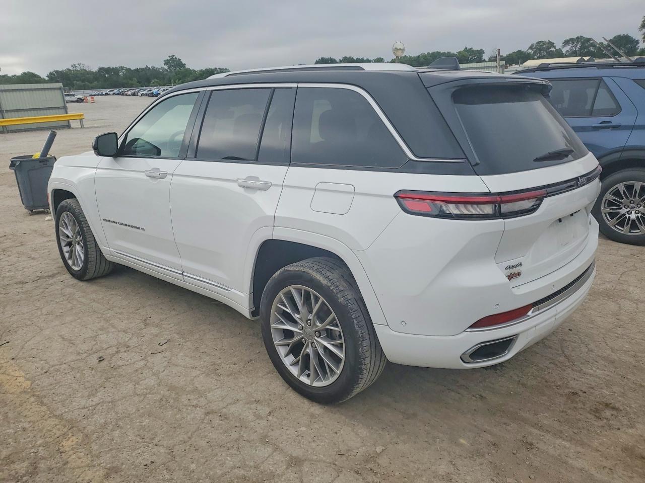 Jeep Cherokee Summit