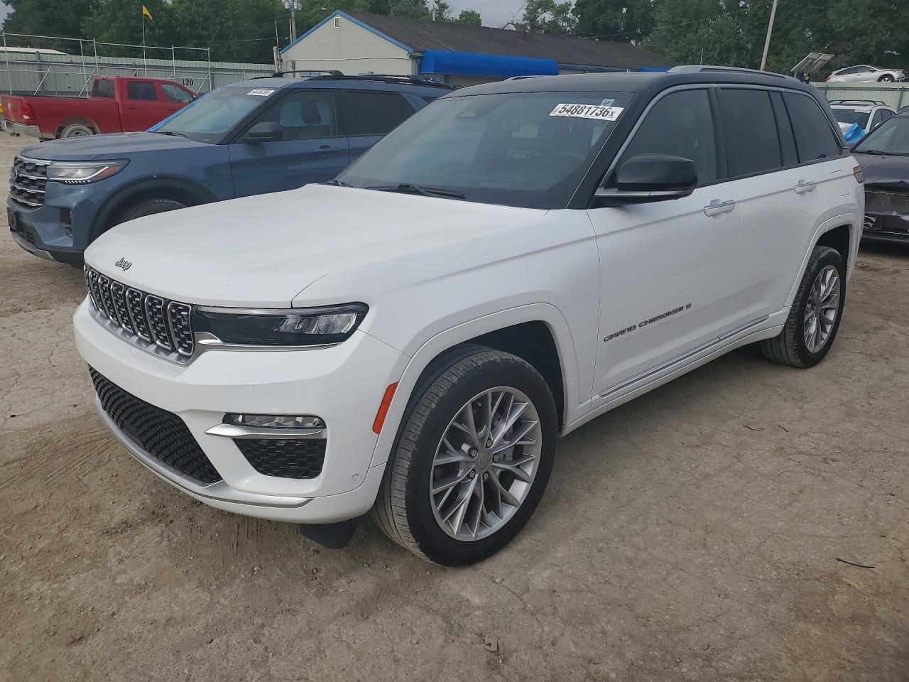 Salvage Jeep Cherokee Image