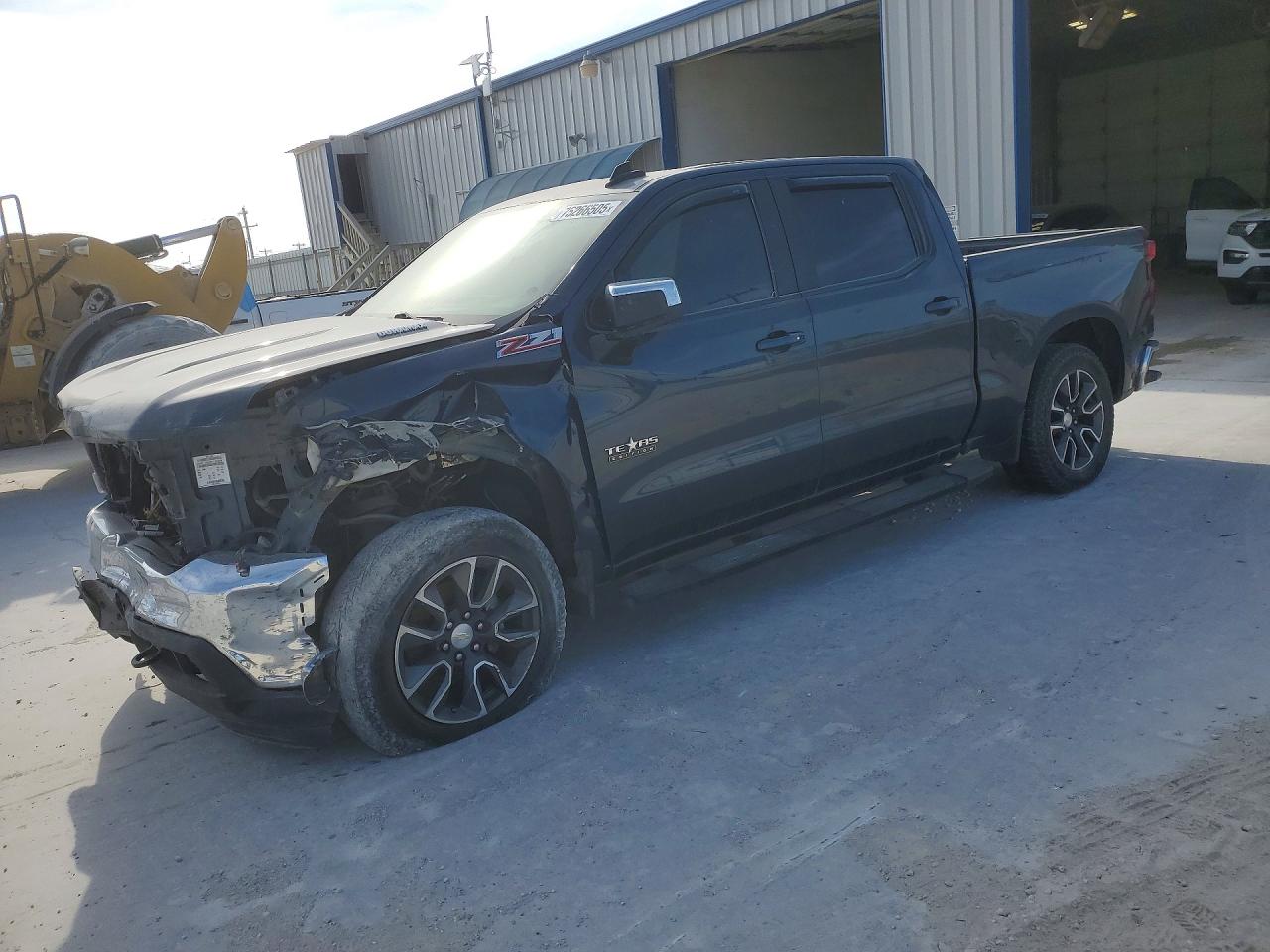 Salvage Chevrolet Silverado Image