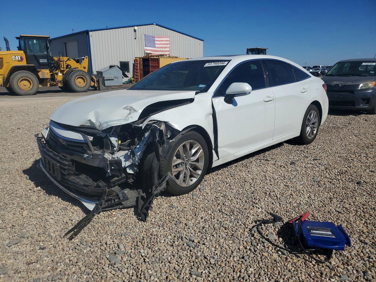 Salvage Toyota Avalon Image