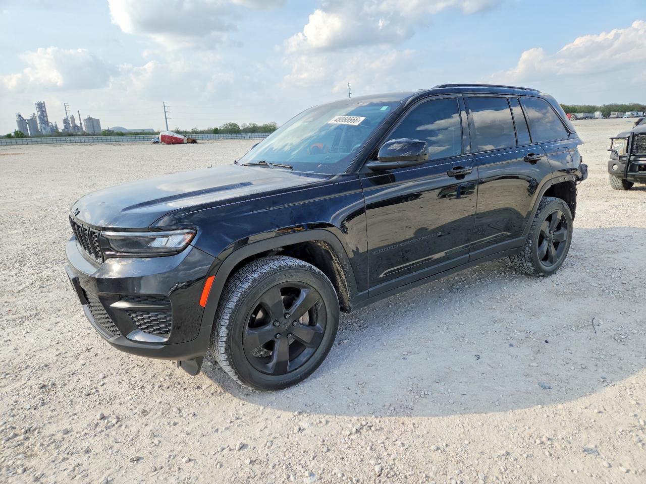 Salvage Jeep Cherokee Image