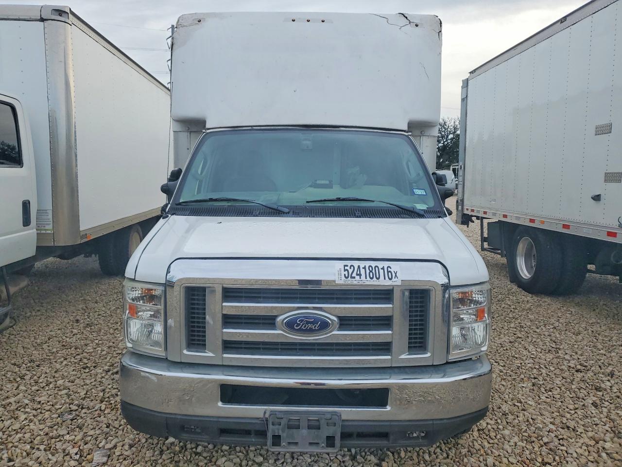 Ford Econoline E450 Super Duty Cutaway Van