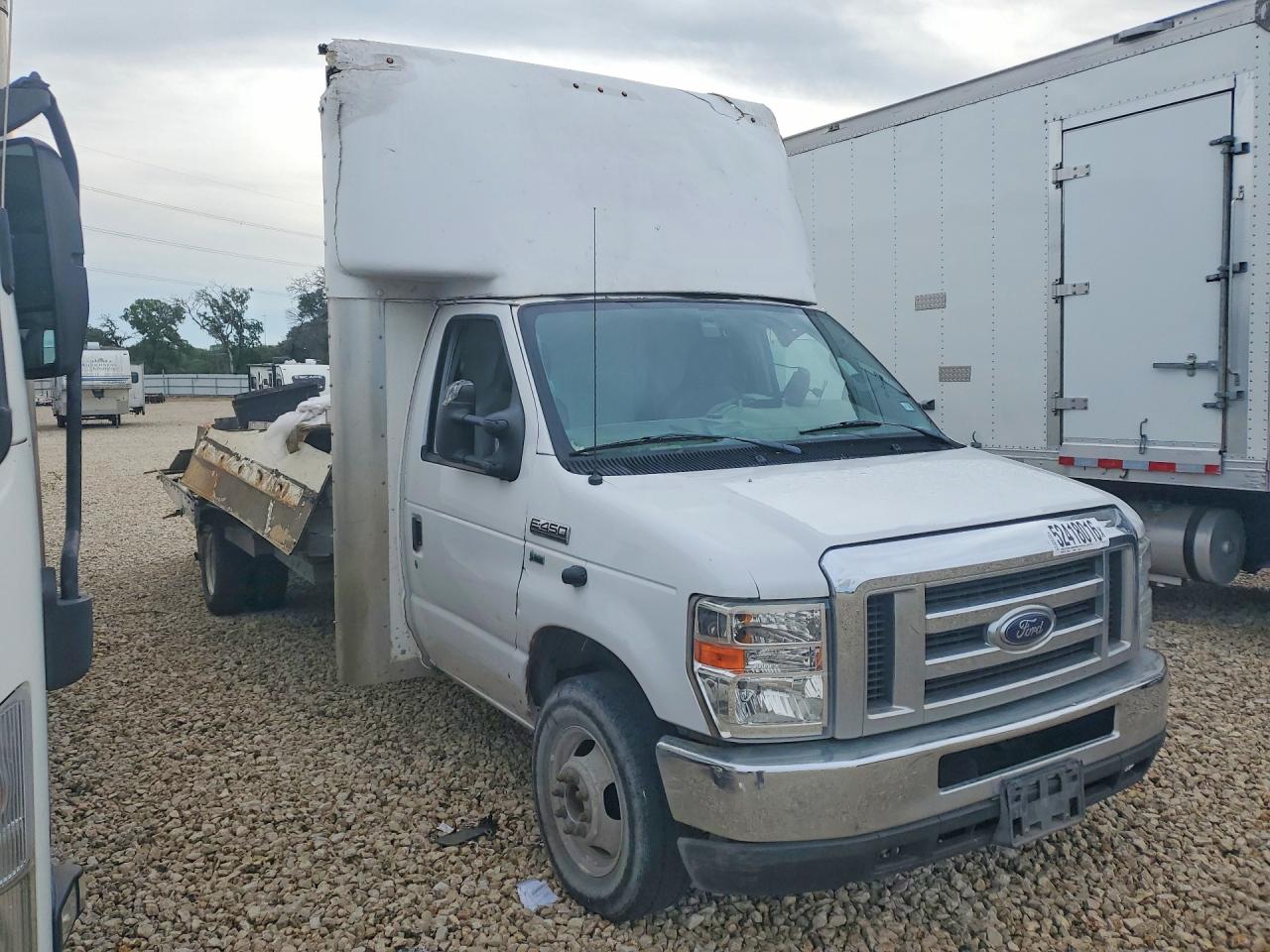 Ford Econoline E450 Super Duty Cutaway Van
