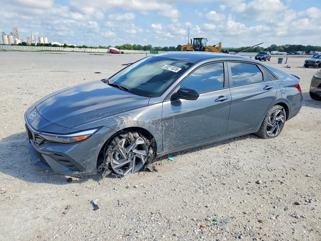 Salvage Hyundai ELANTRA Image