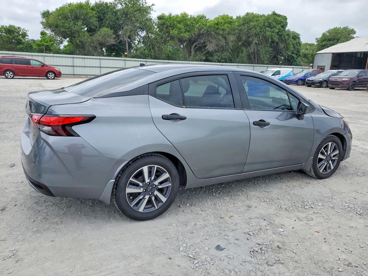 Nissan Versa S
