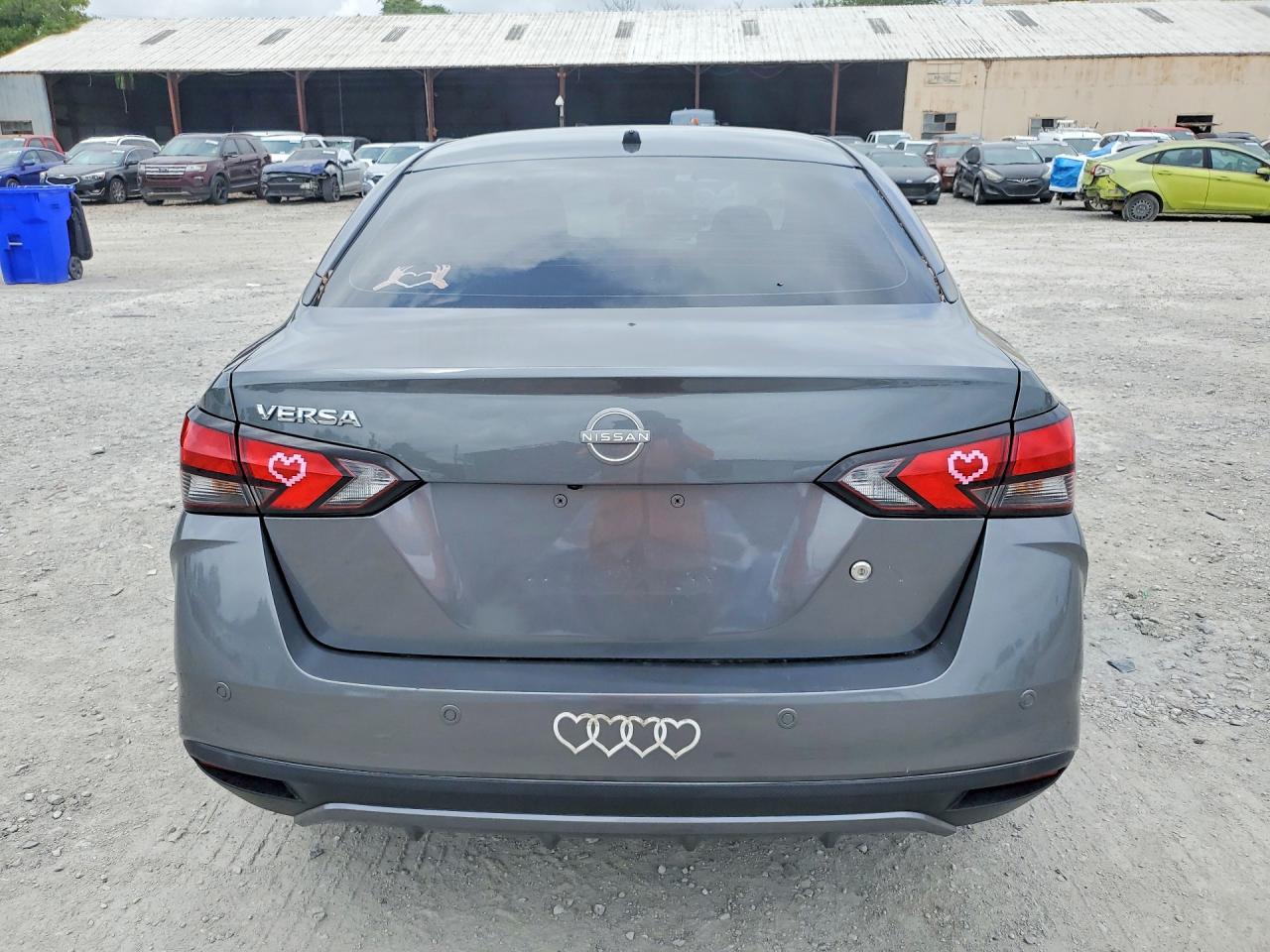 Nissan Versa S
