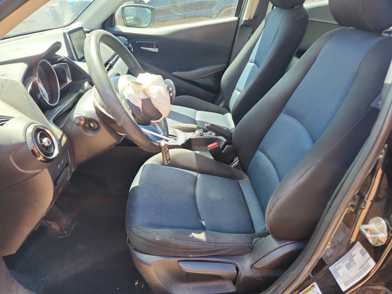 Toyota Yaris Base