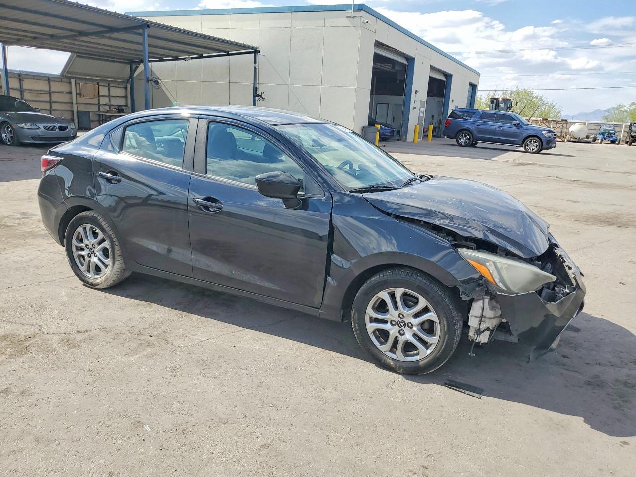 Toyota Yaris Base