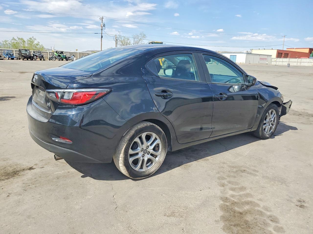 Toyota Yaris Base