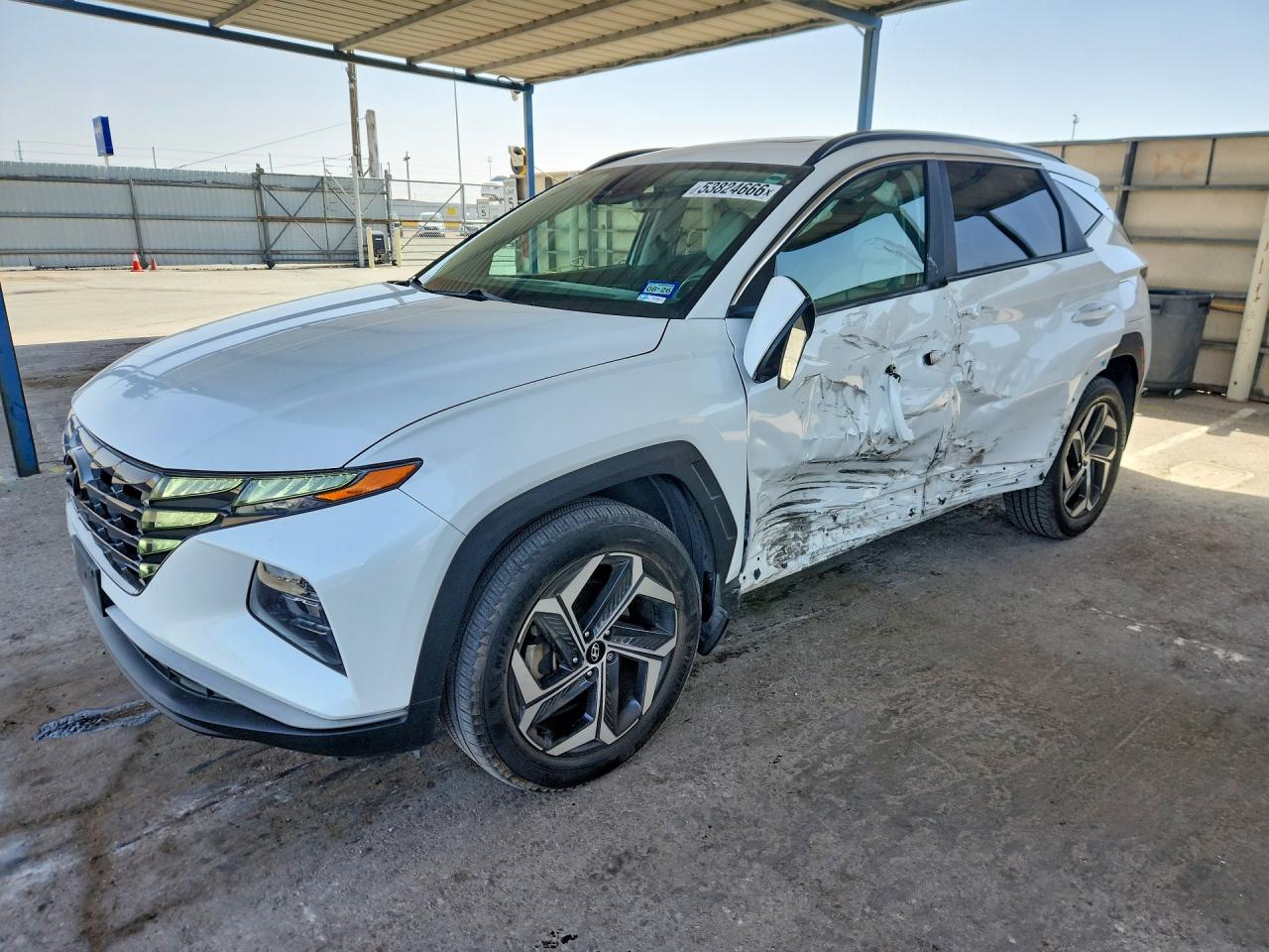 Salvage Hyundai TUCSON Image