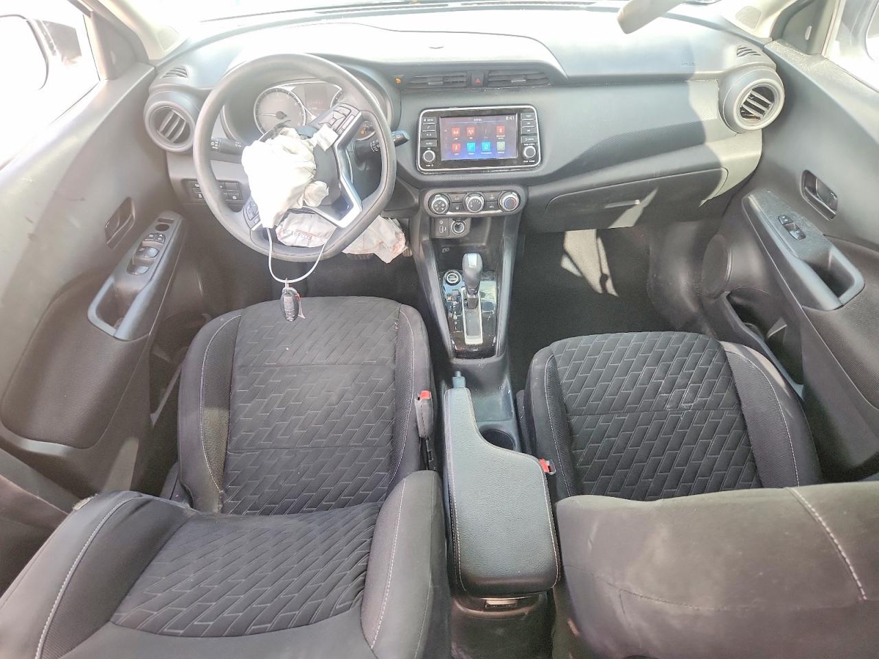Nissan Kicks S