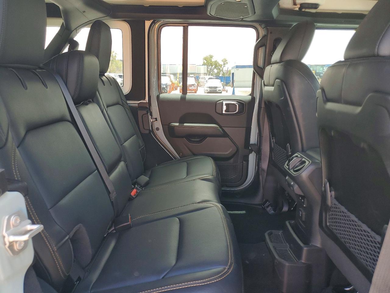 Jeep Wrangler Sahara